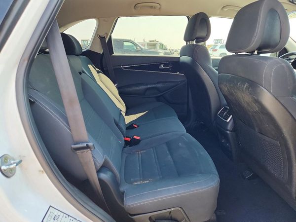 2016 KIA SORENTO L / LX