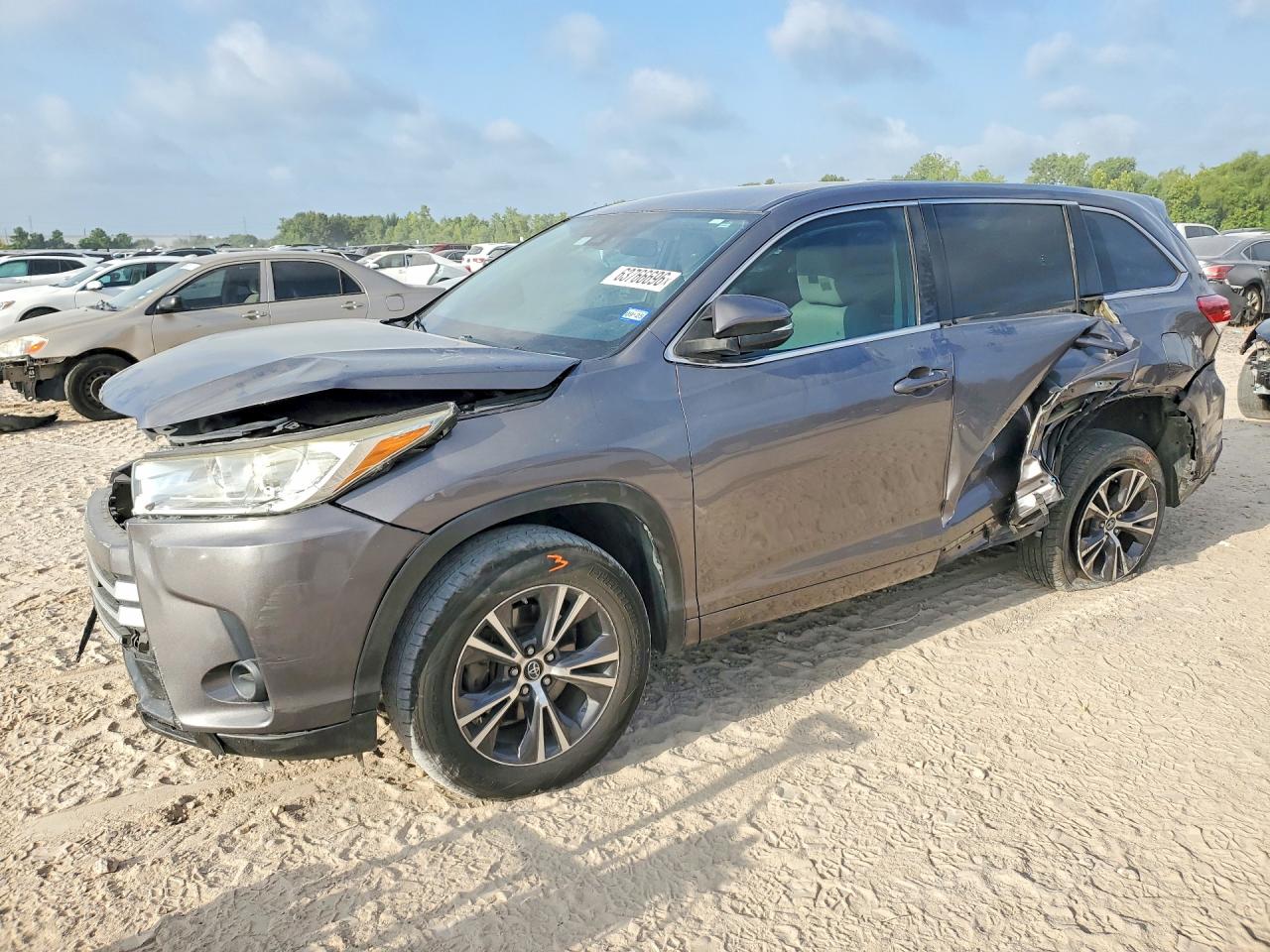 2018 TOYOTA HIGHLANDER LE/LE Plus