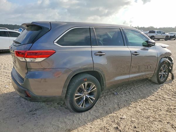 2018 TOYOTA HIGHLANDER LE/LE Plus