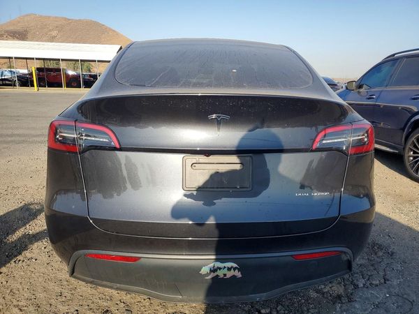 2025 TESLA MODEL Y