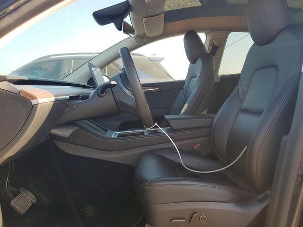 2025 TESLA MODEL Y