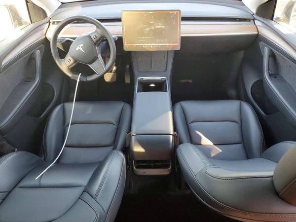 2025 TESLA MODEL Y