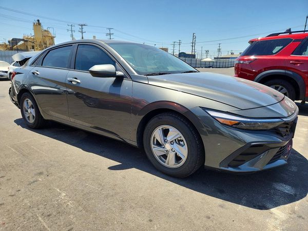 2024 HYUNDAI ELANTRA SE
