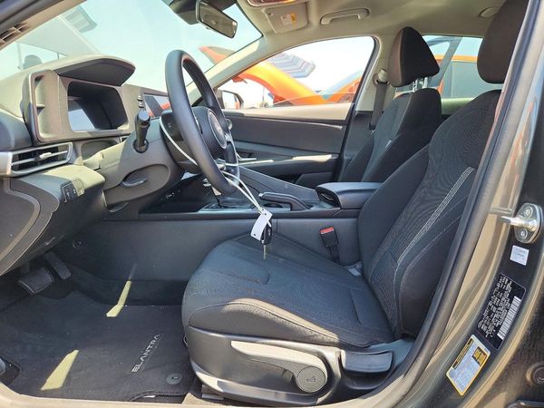 2024 HYUNDAI ELANTRA SE