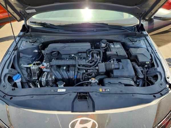 2024 HYUNDAI ELANTRA SE