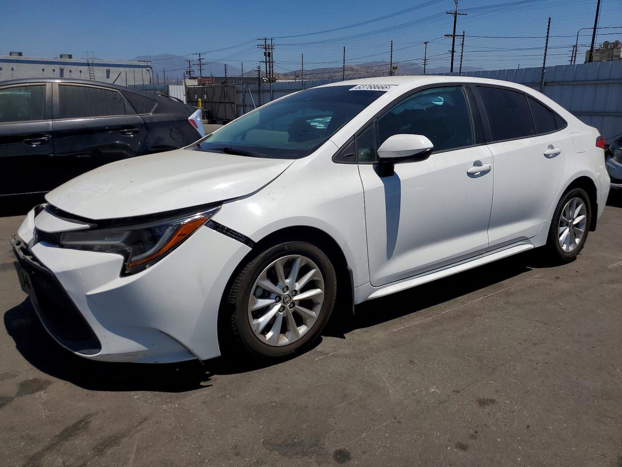 2021 TOYOTA COROLLA LE w/Premium pkg2 — Front 3/4