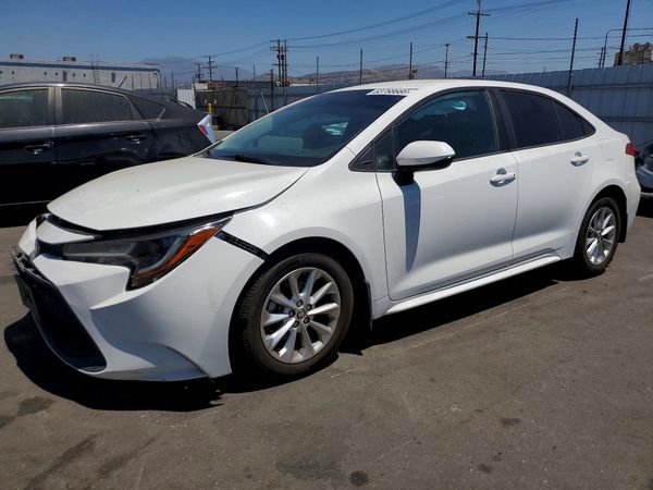 2021 TOYOTA COROLLA LE w/Premium pkg2 — Front 3/4