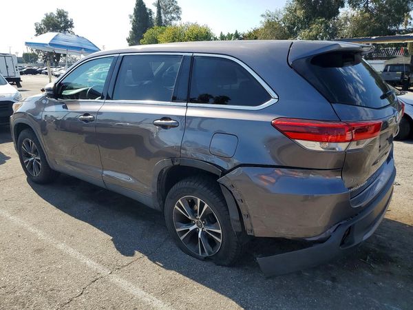2019 TOYOTA HIGHLANDER LE