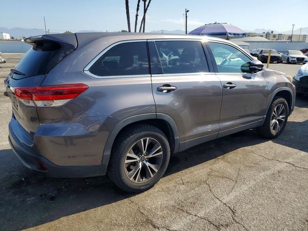 2019 TOYOTA HIGHLANDER LE
