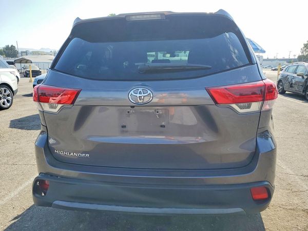 2019 TOYOTA HIGHLANDER LE