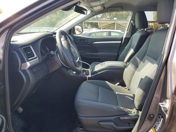 2019 TOYOTA HIGHLANDER LE