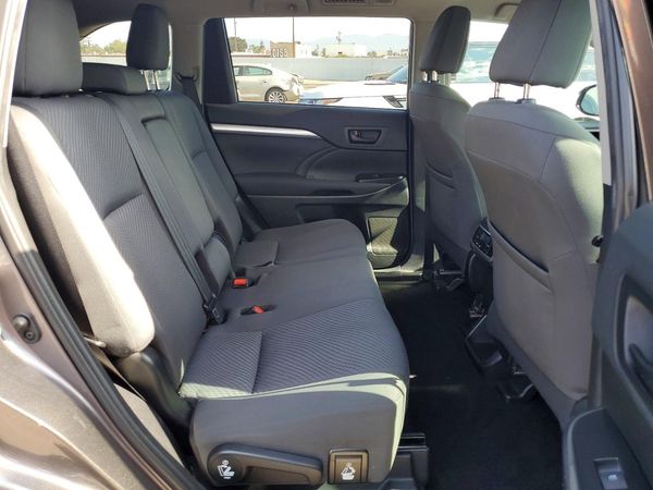 2019 TOYOTA HIGHLANDER LE