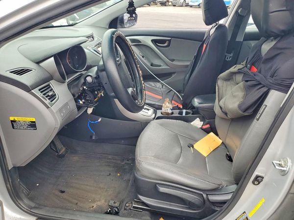 2012 HYUNDAI ELANTRA