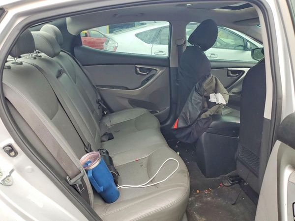 2012 HYUNDAI ELANTRA
