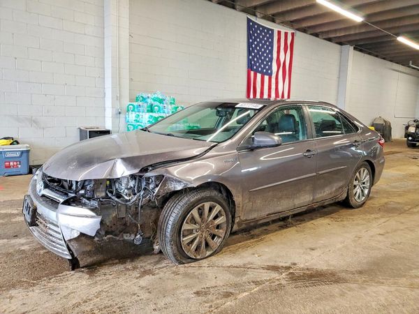 2016 TOYOTA CAMRY — DSFA — Front 3/4