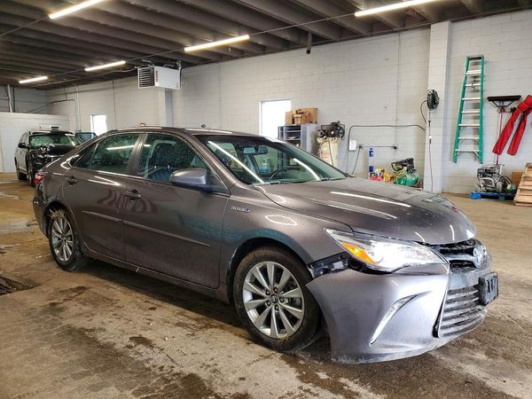 2016 TOYOTA CAMRY Hybrid — Passenger 3/4