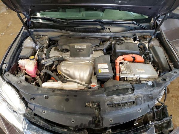 2016 TOYOTA CAMRY Hybrid — Engine bay