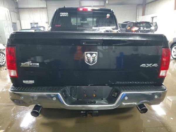 2015 RAM 1500 SLT