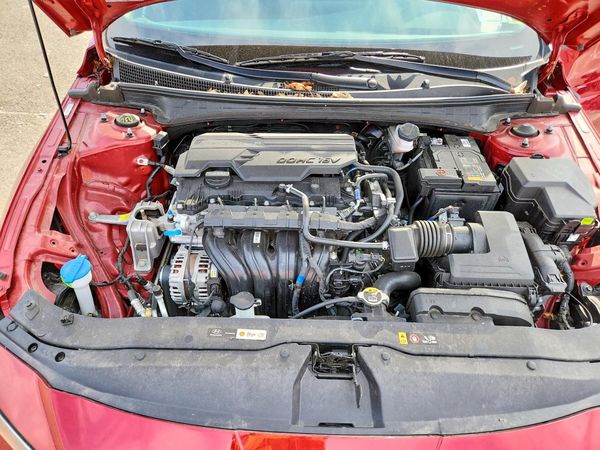 2025 HYUNDAI ELANTRA SEL Sport — Engine bay