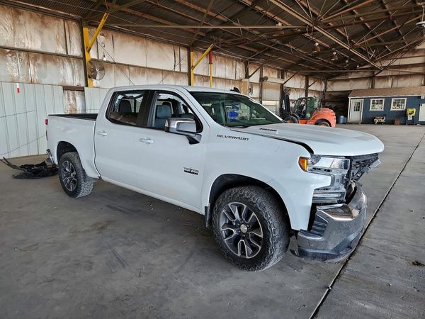 2020 CHEVROLET SILVERADO LT — Passenger 3/4