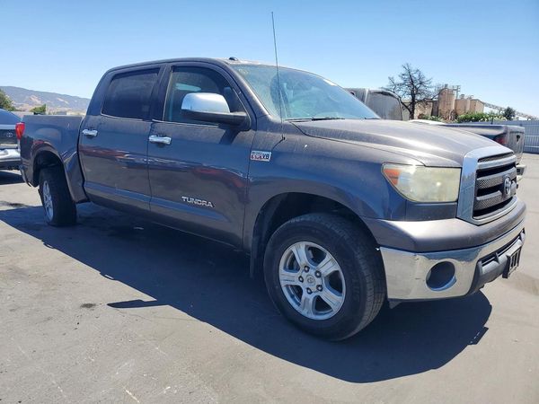 2013 TOYOTA TUNDRA SR5