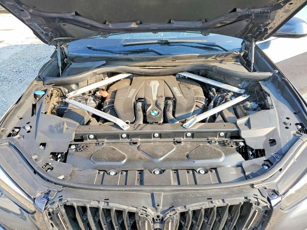 2019 BMW X5 xDrive50i — Engine bay