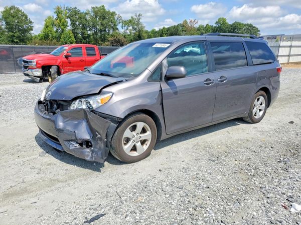 2016 TOYOTA SIENNA