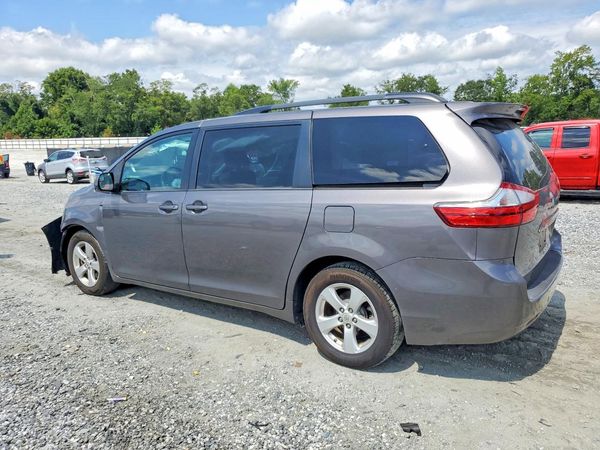 2016 TOYOTA SIENNA