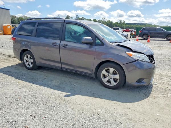 2016 TOYOTA SIENNA