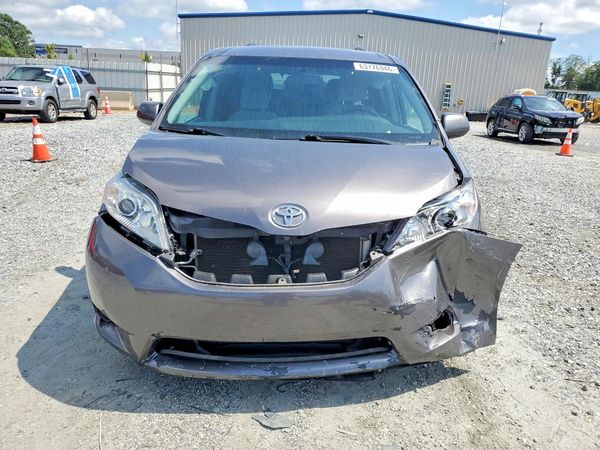 2016 TOYOTA SIENNA