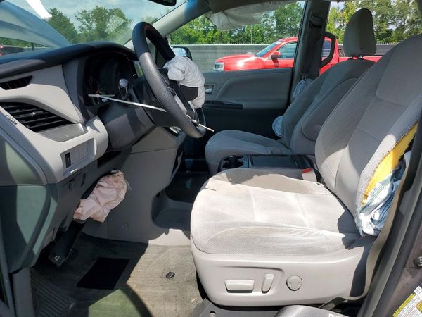 2016 TOYOTA SIENNA