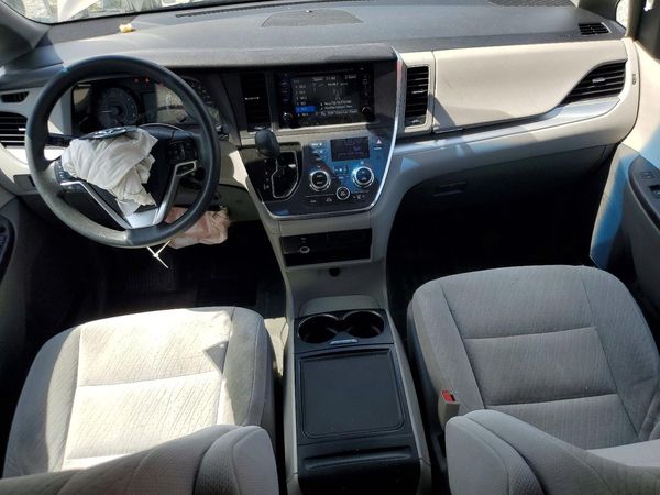 2016 TOYOTA SIENNA