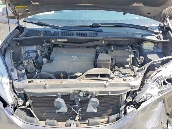 2016 TOYOTA SIENNA