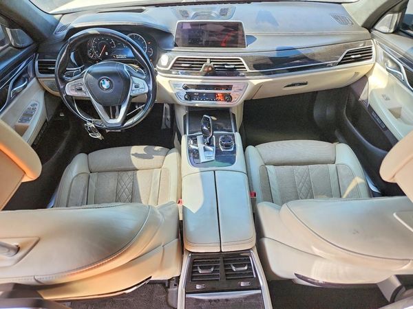 2017 BMW 750
