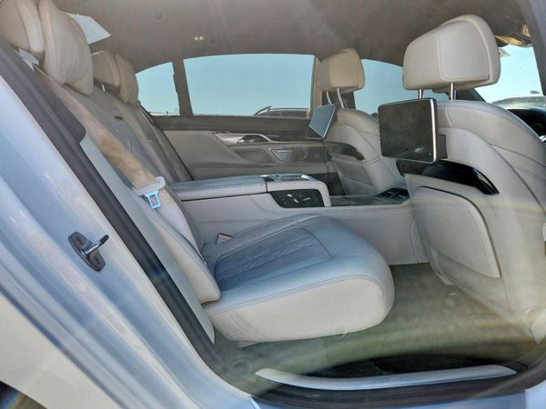 2017 BMW 750