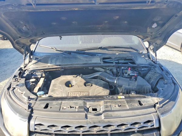 2013 LAND ROVER RANGEROVER Pure Plus — Engine bay