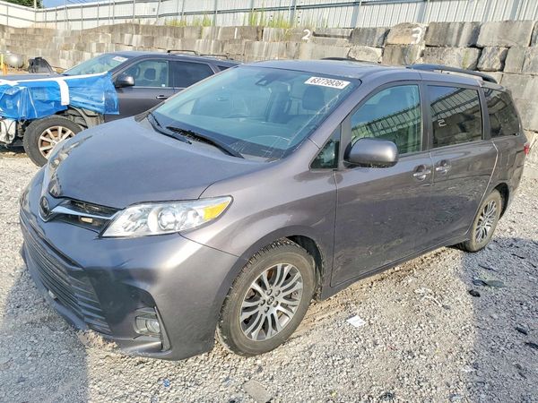 2020 TOYOTA SIENNA Q grade — Front 3/4