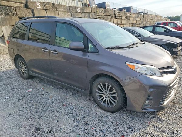 2020 TOYOTA SIENNA Q grade — Passenger 3/4