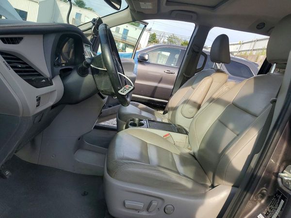2020 TOYOTA SIENNA Q grade — DENT