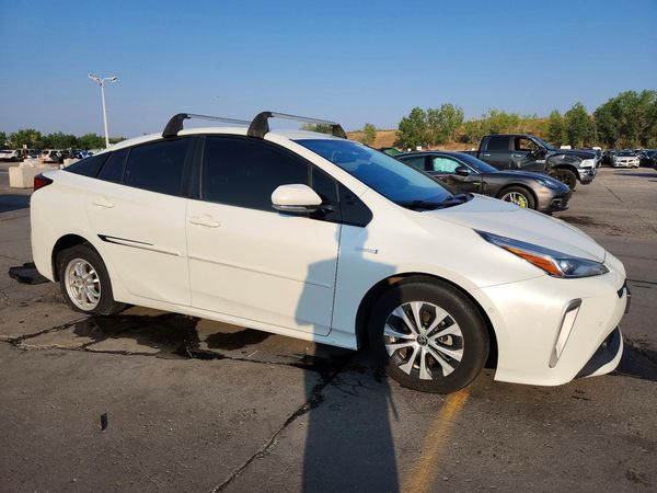 2019 TOYOTA PRIUS