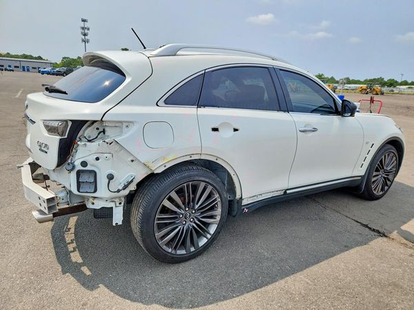 2017 INFINITI QX70