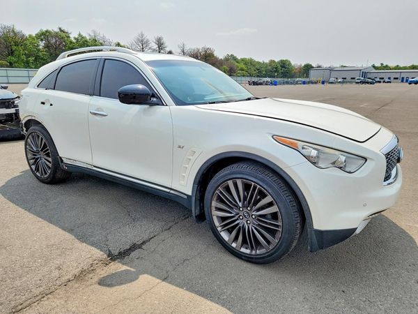 2017 INFINITI QX70