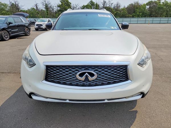 2017 INFINITI QX70