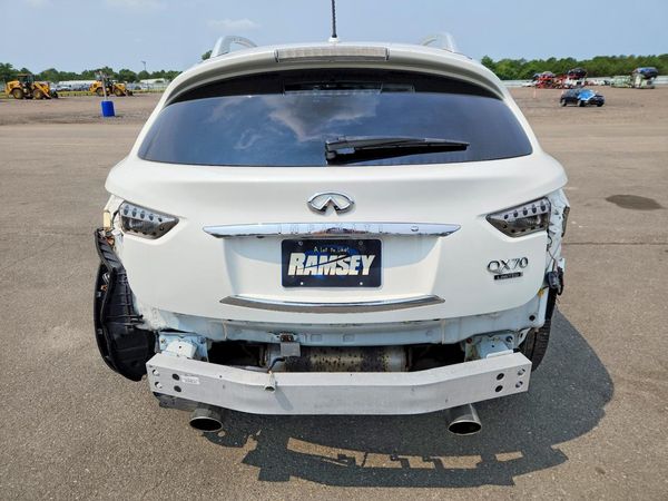 2017 INFINITI QX70
