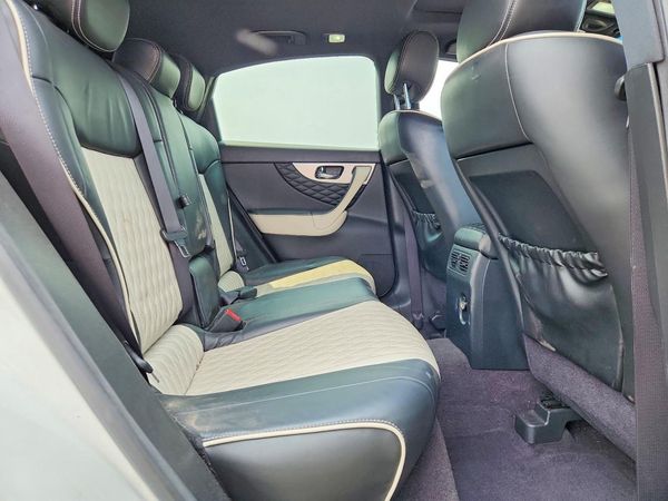 2017 INFINITI QX70
