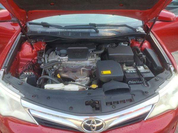 2012 TOYOTA CAMRY — Engine bay