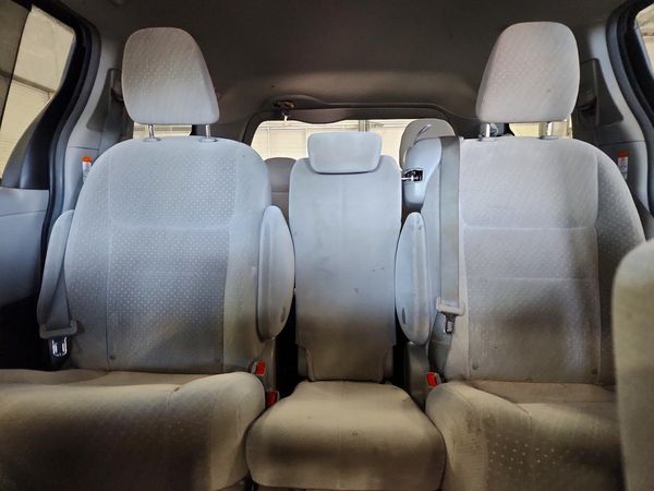 2018 TOYOTA SIENNA LE