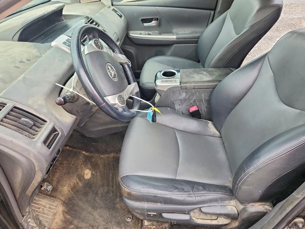 2014 TOYOTA PRIUS — DENT