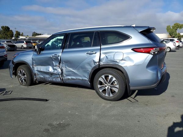 2022 TOYOTA HIGHLANDER XLE