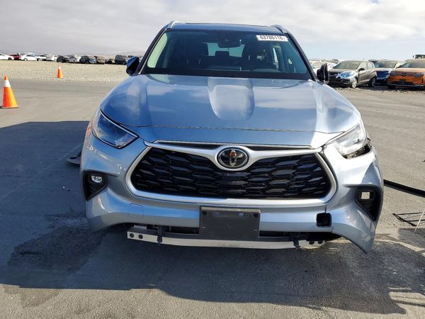 2022 TOYOTA HIGHLANDER XLE